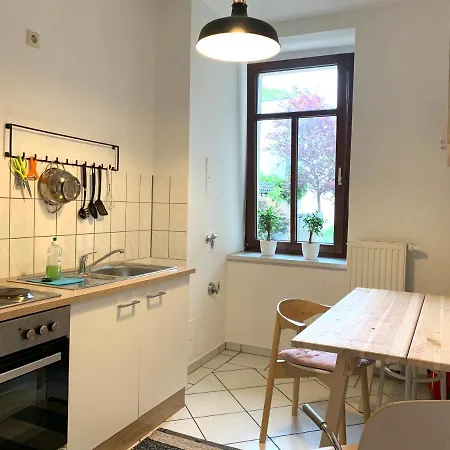 Hinterhaus No4 *